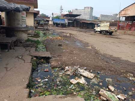 Rajapur Mandi is full of problems along with paddy