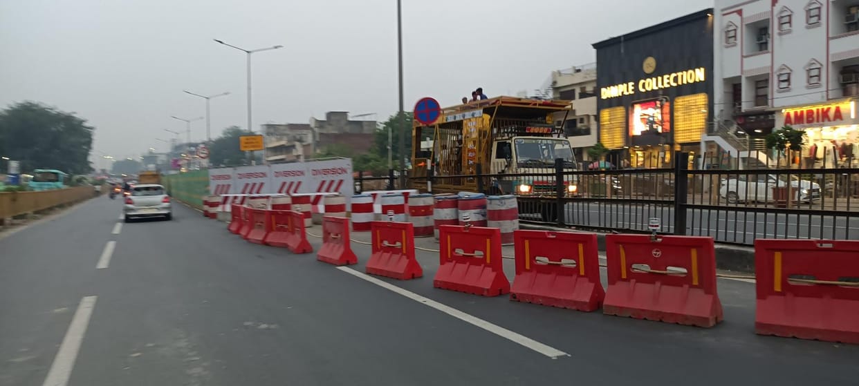 The track will turn from the culvert of Sultanganj, barricades have been placed on the highway