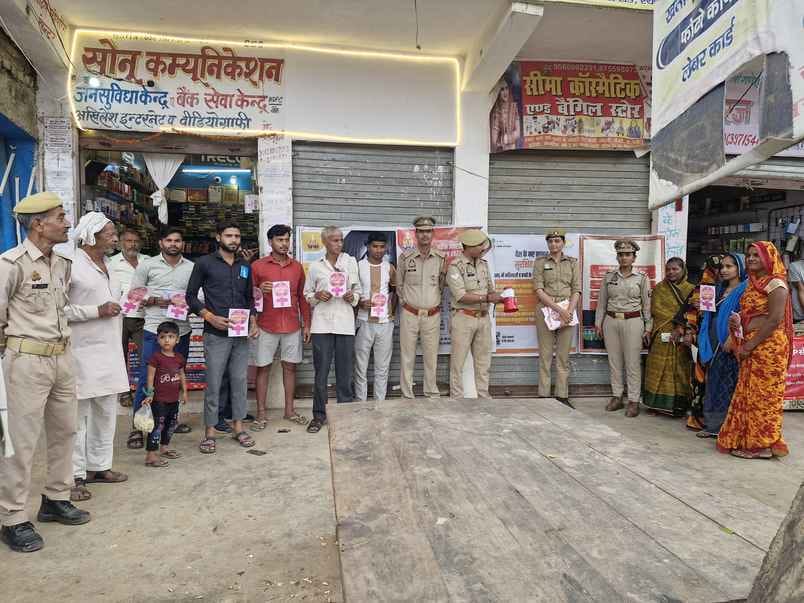 agra news pinahat lekhpal attacked