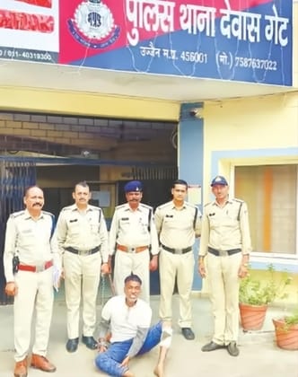 Chainu, a criminal wanted in 69 cases, surrenders; a procession is taken out from the police station premises.