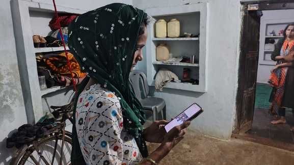 शाइन मंसूरी को उसके पति सद्धाम मंसूरी ने डाक के जरिए तलाकनामा भेजा था।