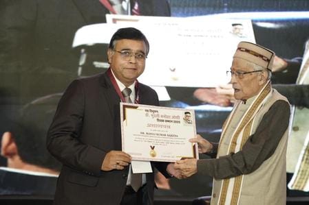 Prof. Manoj Kumar Saxena receives the Murli Manohar Joshi Teacher Award