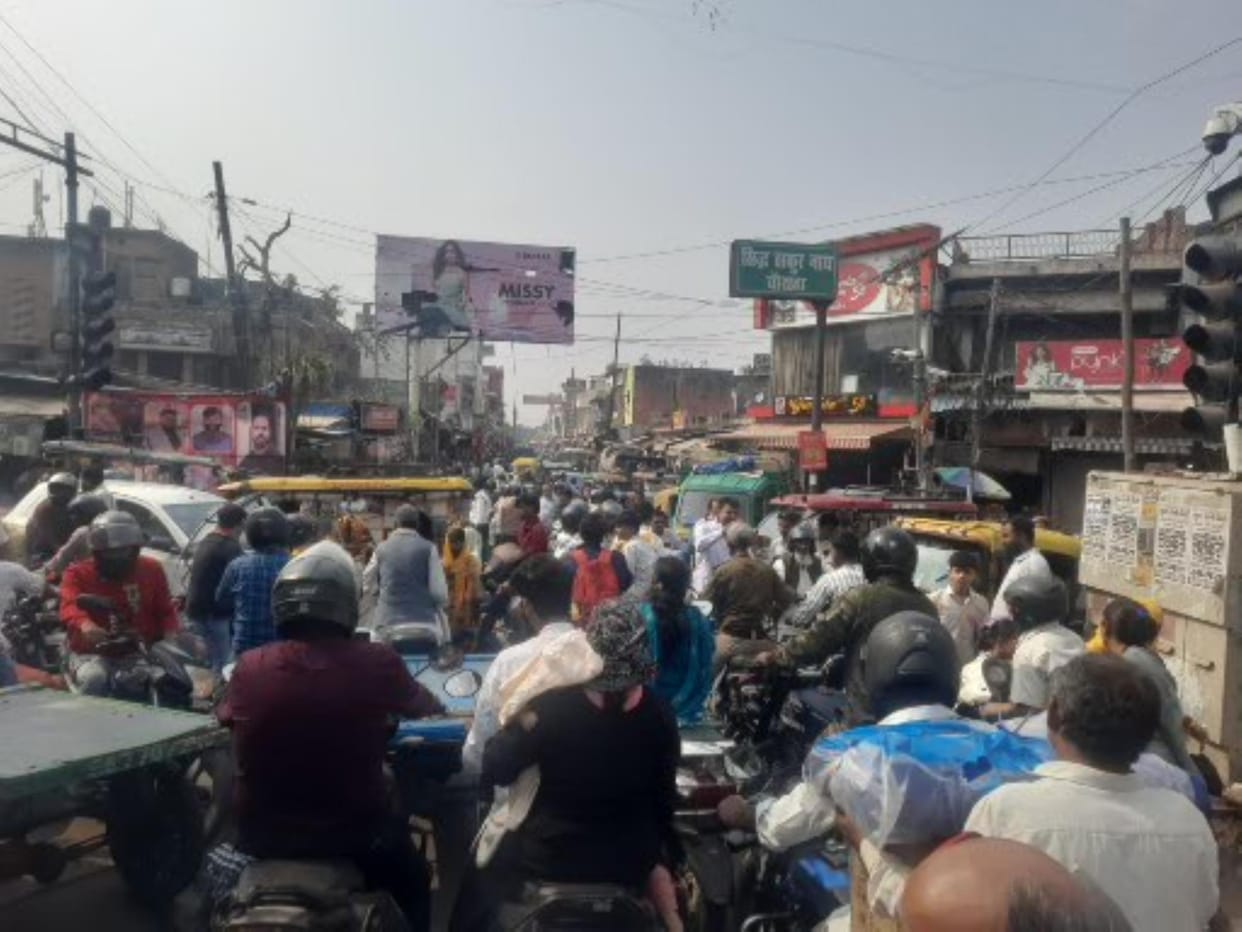 Traffic jam caused problems on the first day of the wedding season
