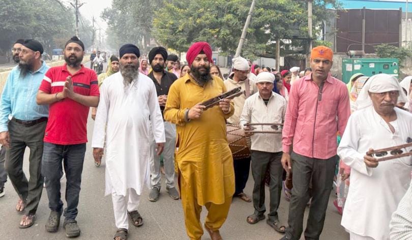 Prabhat Pheri taken out on the occasion of Prakashotsav of Guru Nanak Dev