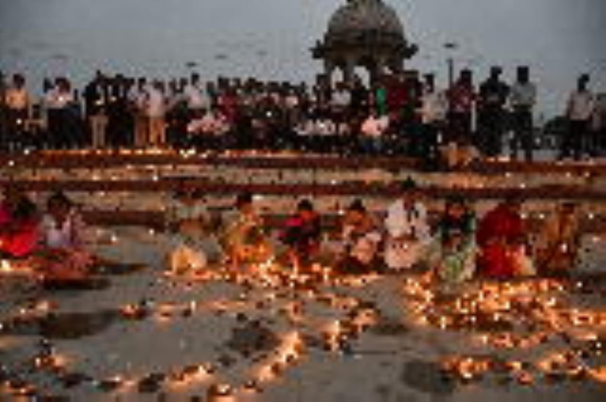Gorakhpur News: Ghats illuminated with the light of lamps on Devutthana Ekadashi