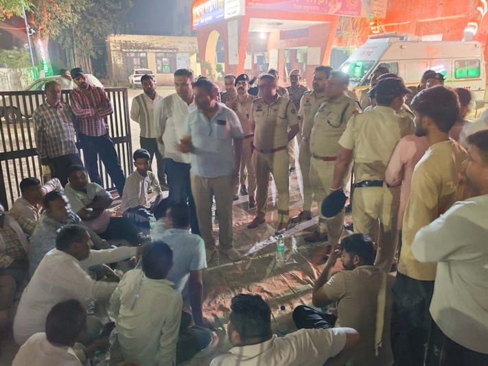 Farmers ended their protest after DSP intervened.