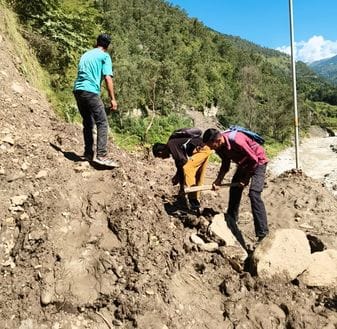 The Durah-Urtu road connecting Nirmand has been closed for one and a half months.