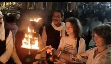 Mandakini illuminated with the light of lamps, foreigners reached Ramghat
