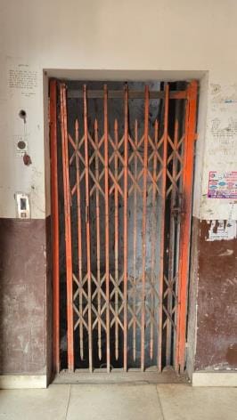 Automatic lift to be installed in Advocate Chambers Building, construction to be done at a cost of Rs. 13 lakh