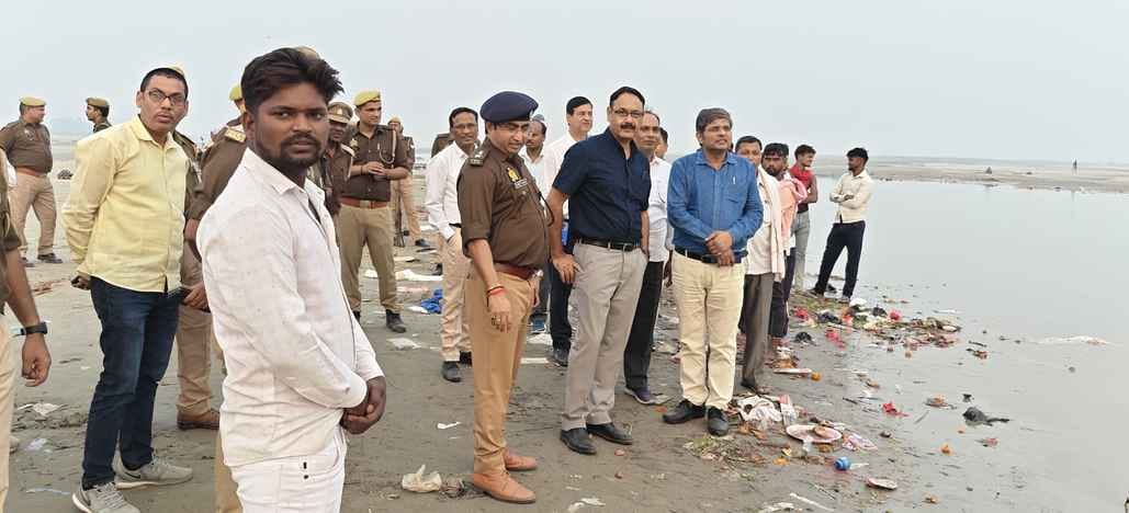 The DM and SP inspected the Birhar Ghat and took stock of the preparations.