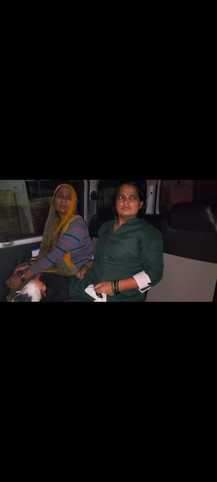 फोटो- 12 जिला अस्पताल में इलाज कराने आई गोली लगने से घायल महिला राेहिणी। संवाद