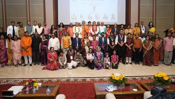 Spokesperson Sachin receives Vishwa Hindi Gaurav Samman