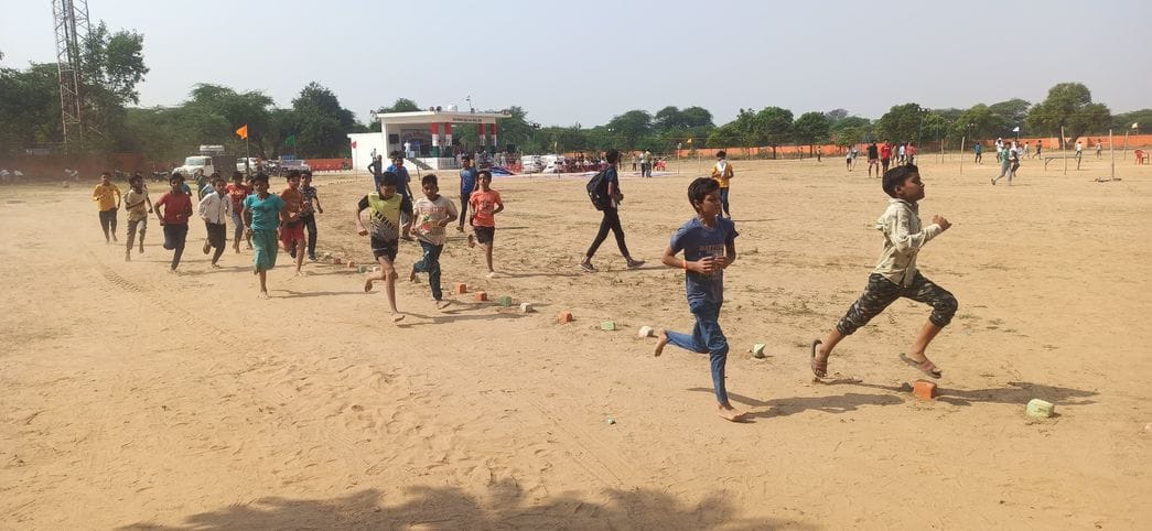 Reena in Matka race, Mohan first in 1600 meter race