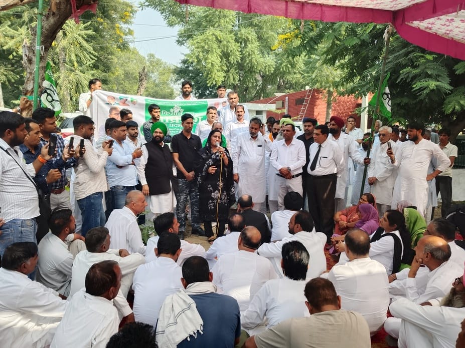 INLD protests over water drainage and fertilizer shortage in fields