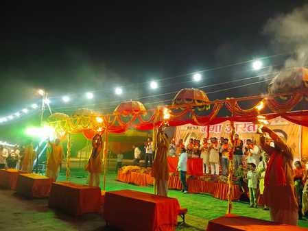Supernatural and divine Aarti performed at Ganga Ghat