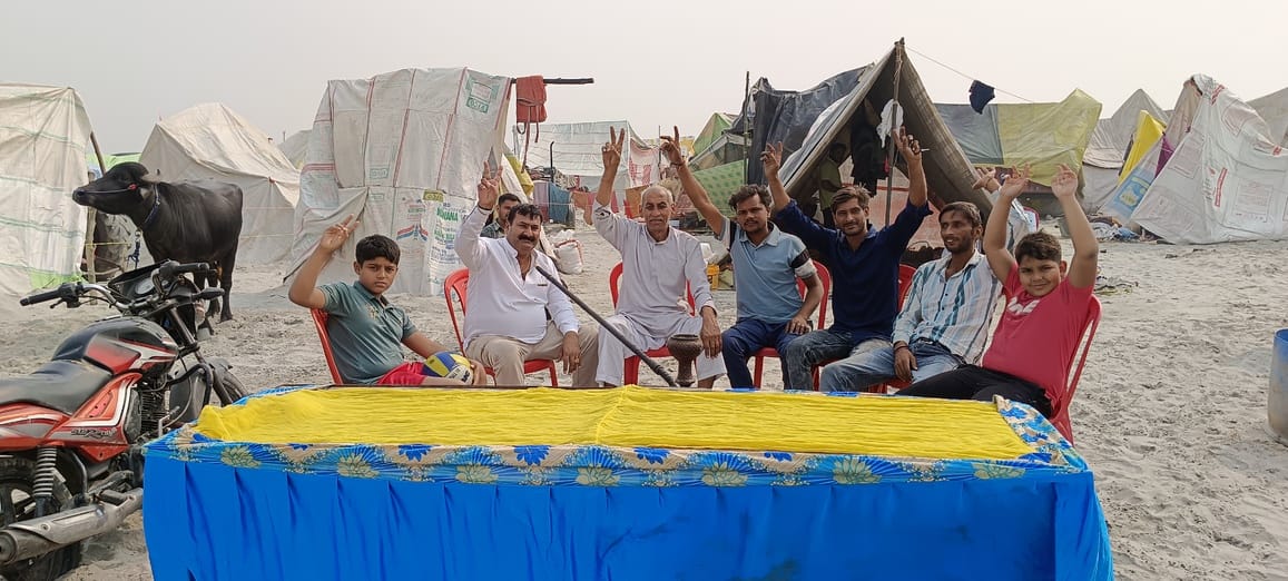 A unique confluence of culture and traditions was seen on the banks of the Ganga.