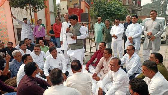 Kiln owners from Meerut and Saharanpur divisions surrounded the BJP office.