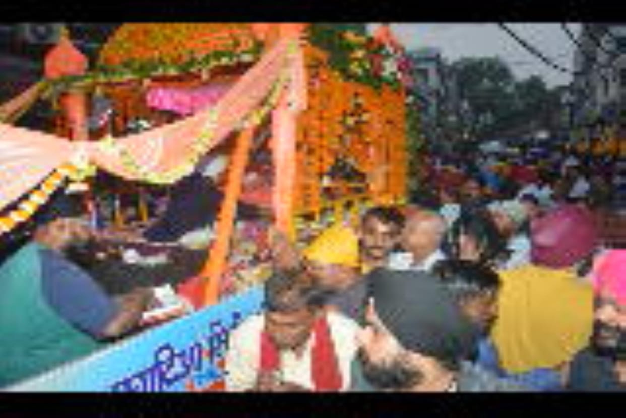 A wonderful confluence of light and music was seen in the Kirtan Yatra