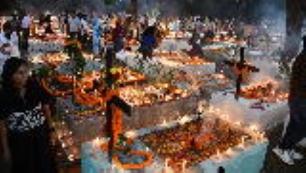 Gorakhpur News: Christian community remembers ancestors by lighting candles in the cemetery