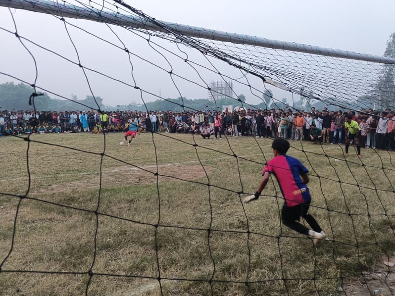 The match between Lucknow and Singahi was equal