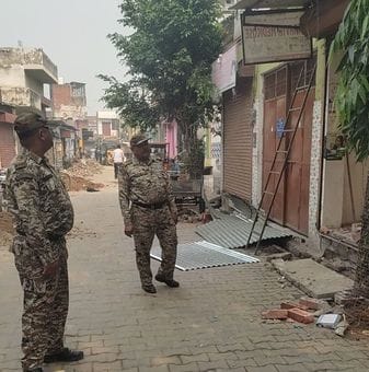 Encroachment was removed for the second day in Chowk Mandi for the construction of the corridor.