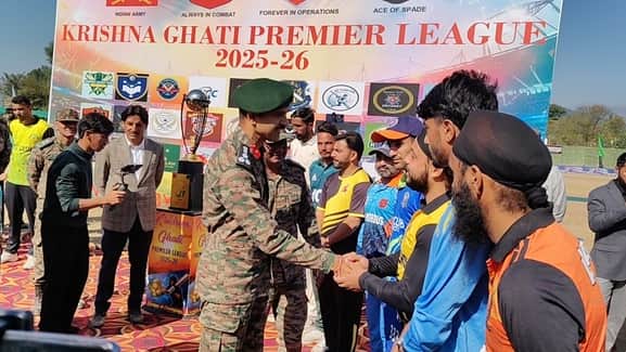 पुंछ जिले के भारत पाकिस्तान नियंत्रण रेखा के गांव जलास में कृष्णा घटी प्रिमियरलीग दो का उदघटन म