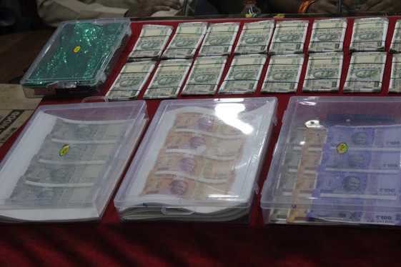 UP: ATS nabs a notorious criminal who imported fake currency from Bangladesh and circulated it in the state, a