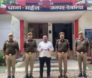 An animal smuggler opened fire on a police team and was arrested in an encounter.
