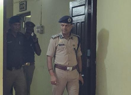 The DIG inspected the Paniara police station.