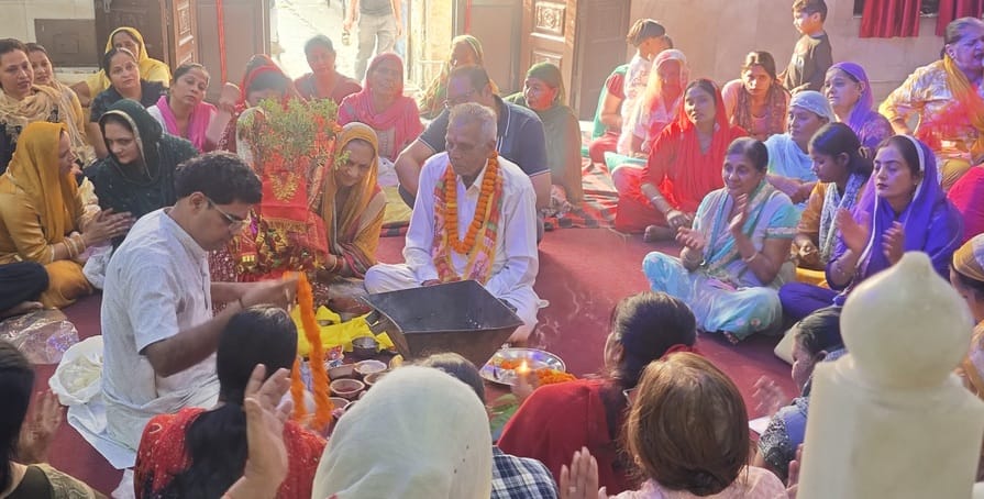 The marriage of Tulsi and Shaligram took place amidst auspicious songs and Vedic chanting.