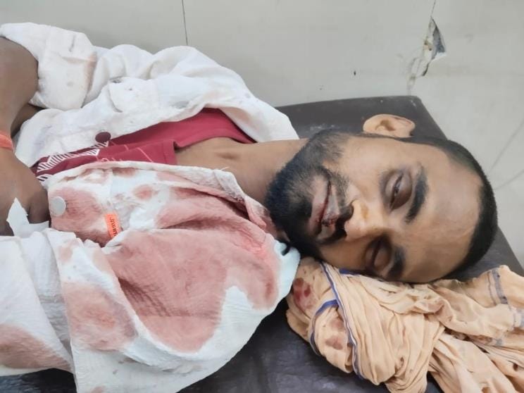 A young man returning from his in-laws' house was beaten up.