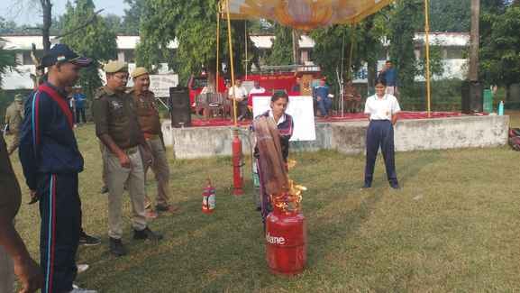 Siddharthnagar News : Fire fighting information given to cadets