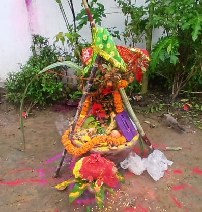 Mother Tulsi was worshiped with devotion, marriage took place with Shaligram.
