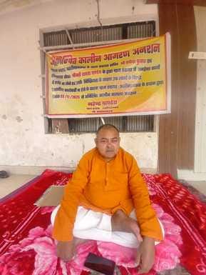 Secretary and employment officer accused of arbitrariness, head sat on hunger strike