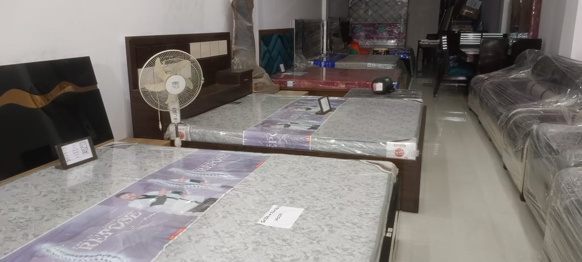 Secretary and employment officer accused of arbitrariness, head sat on hunger strike