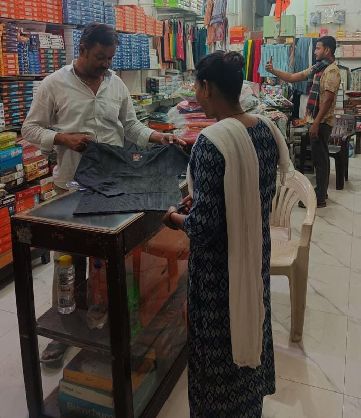 With the onset of cold, the market for warm clothes is booming.