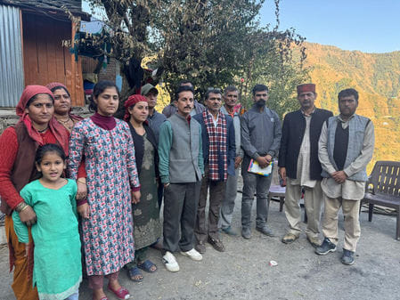 Social worker Rajesh Gupta came forward to help the fire victims of Namaana village.