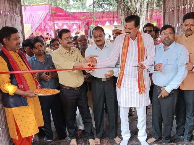 Siddharthnagar News : Fair started... Shops decorated with swings