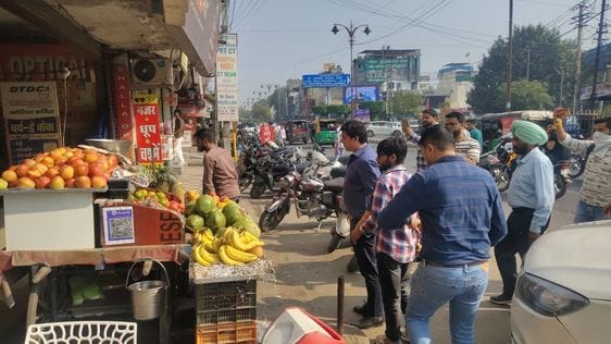 The Municipal Corporation team conducted a campaign and confiscated the items.