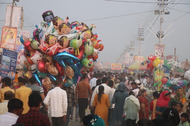 A city of tents was established, shops were decorated.