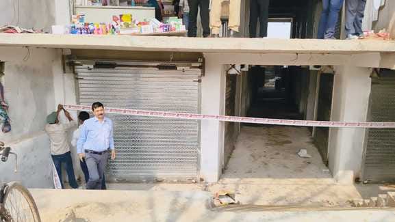 Strict action against illegal construction... 29 shops sealed including basement and ground floor