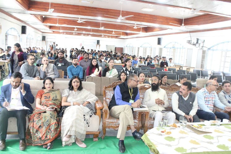 Emphasis should be on Swadeshi, vocational courses should be promoted: Dr. Vijay