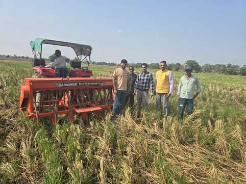 Farmers from two villages were encouraged not to burn stubble.