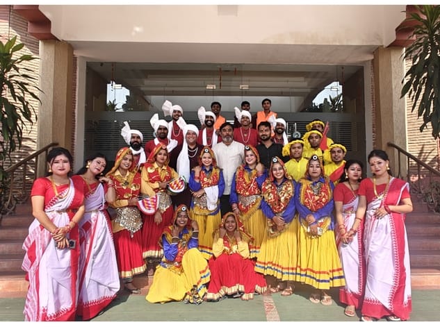 Artists enlivened the stage with cultural performances