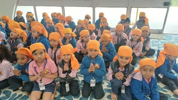 IIM-T students reached the Gurudwara