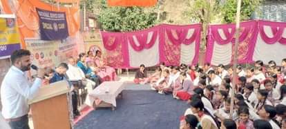 Kajal in slogan, Lakshmi first in painting