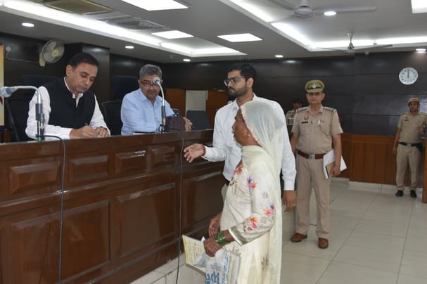 Complaint regarding sale of District Secretariat land reached Samadhan Camp