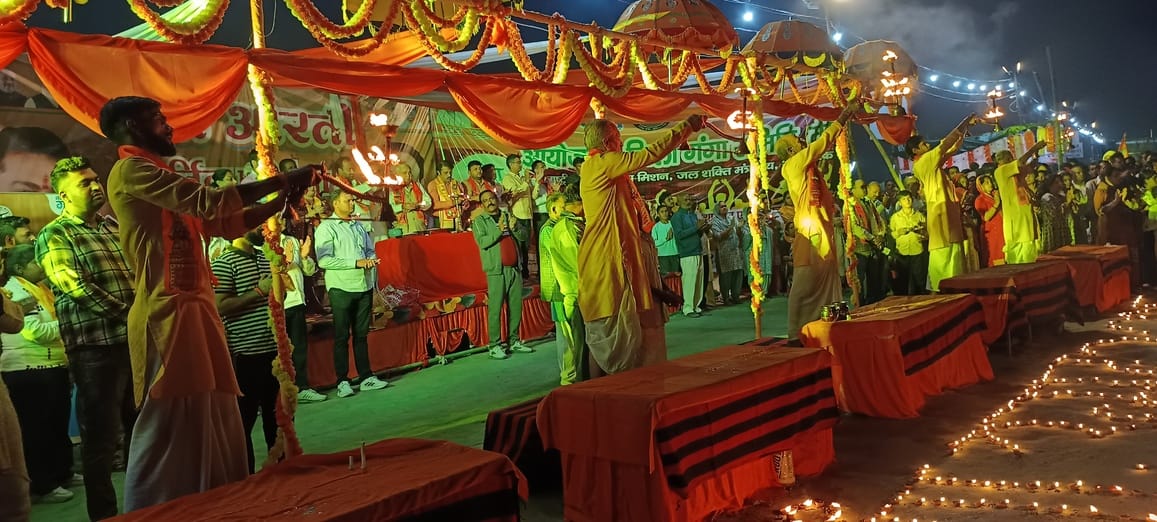 Lamps were donated in memory of loved ones, tears flowed from the eyes.