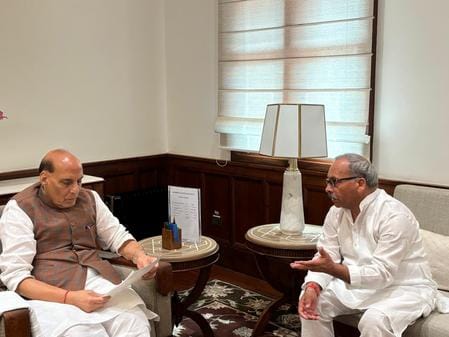 MPs met the Defence Minister regarding the problems of ex-servicemen.