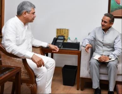 Kirti Vardhan met the Railway Minister
